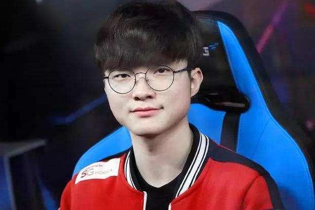 还突显了他