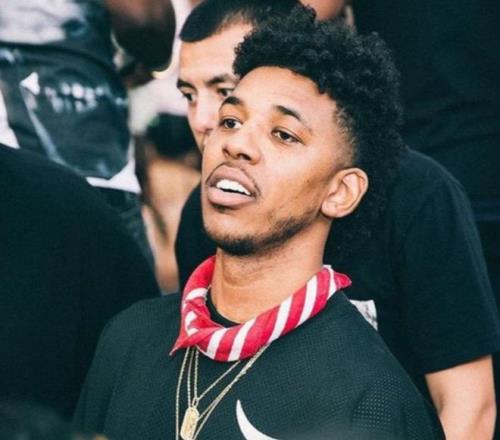 稳稳落在 稳稳落在