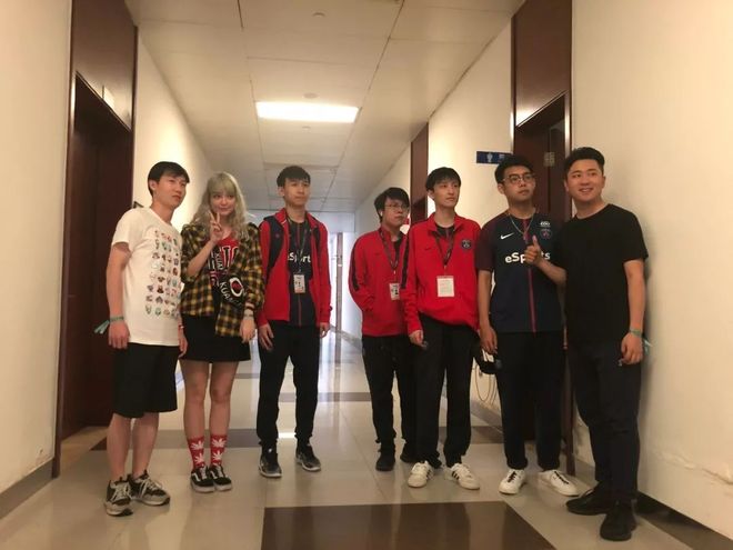 与联盟在退